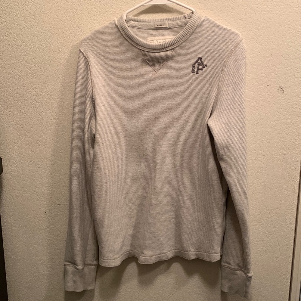 Men’s Size LargeAbercrombie & Fitch creme V-neck muscle thermal T-shirt